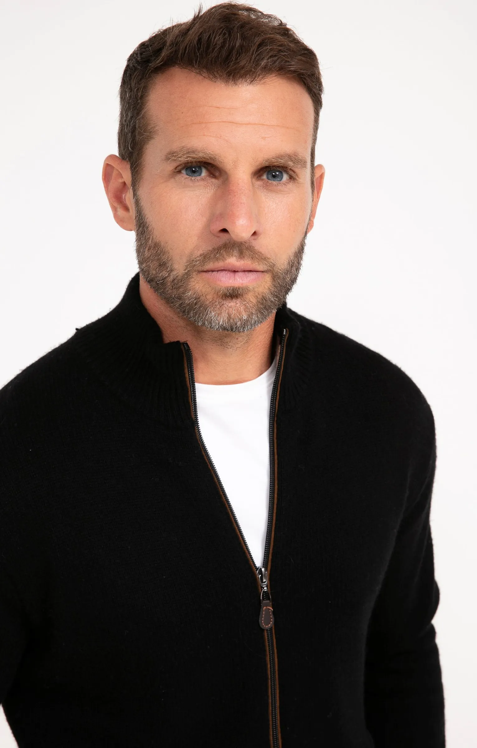 Pulls & Gilets<Armand Thiery Gilet uni en laine - Noir