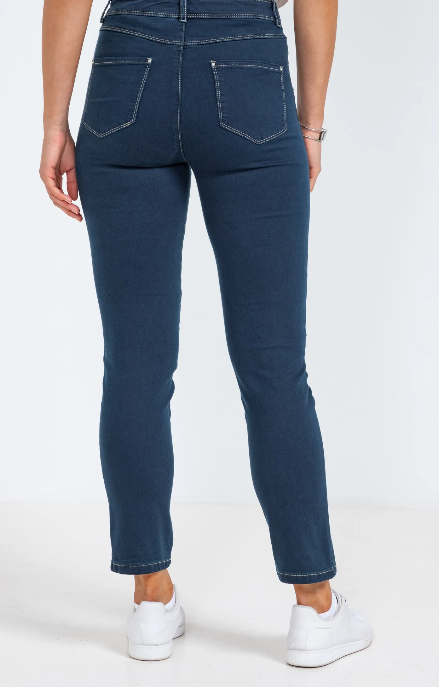 Pantalons<Armand Thiery Pantalon 7/8 denim surteint détail bijou - Bleu