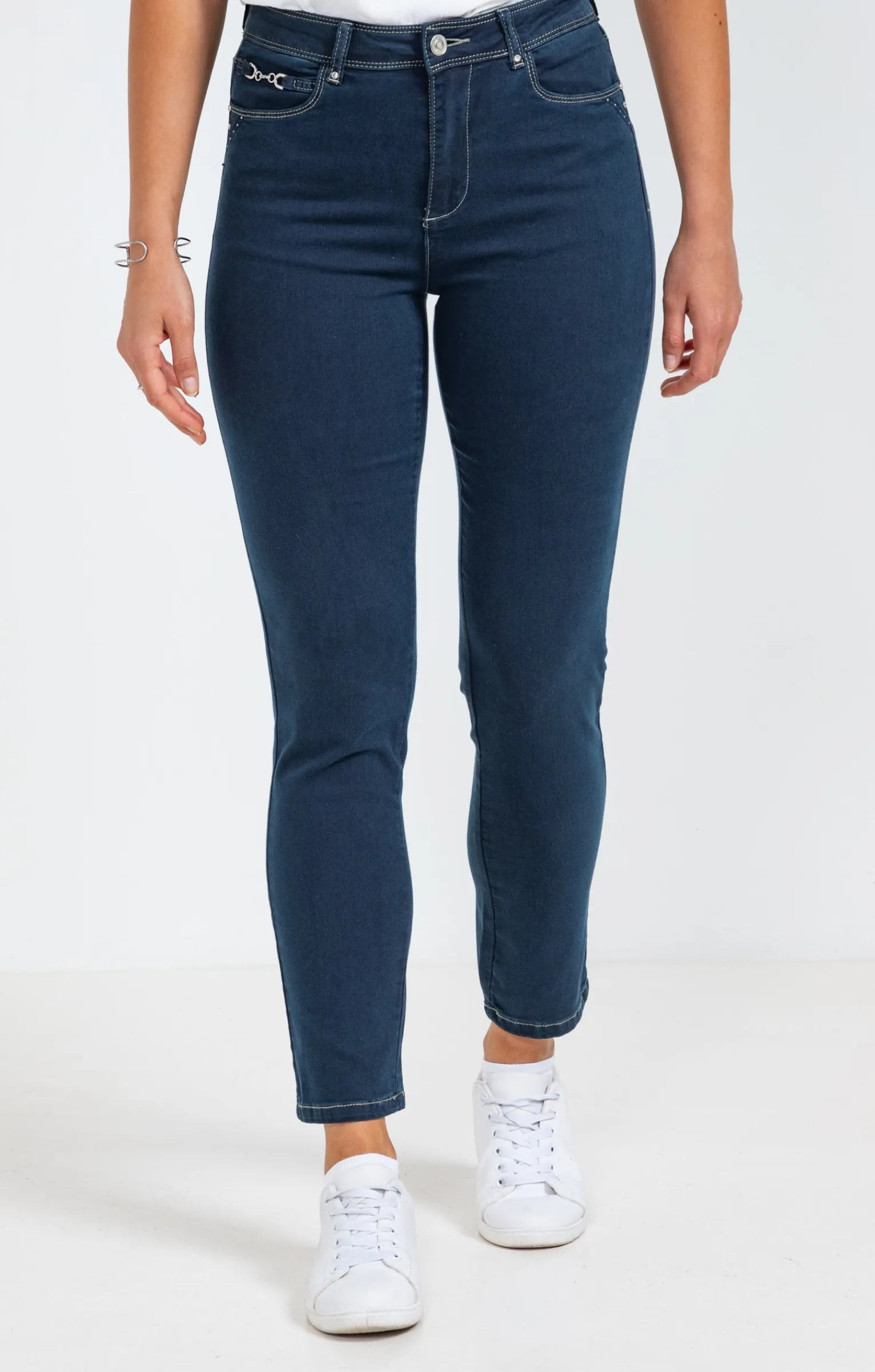 Pantalons<Armand Thiery Pantalon 7/8 denim surteint détail bijou - Bleu